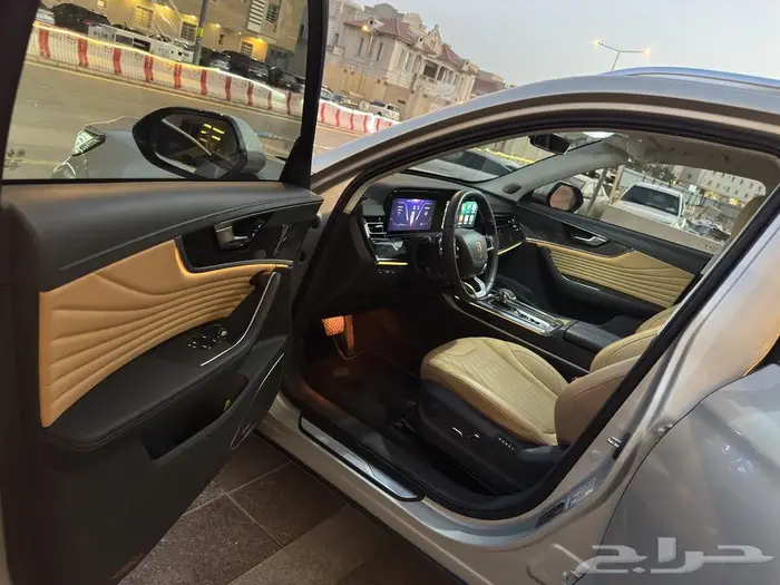 Hongqi HS5 2025 - 12800 km Full Option 2WD 3