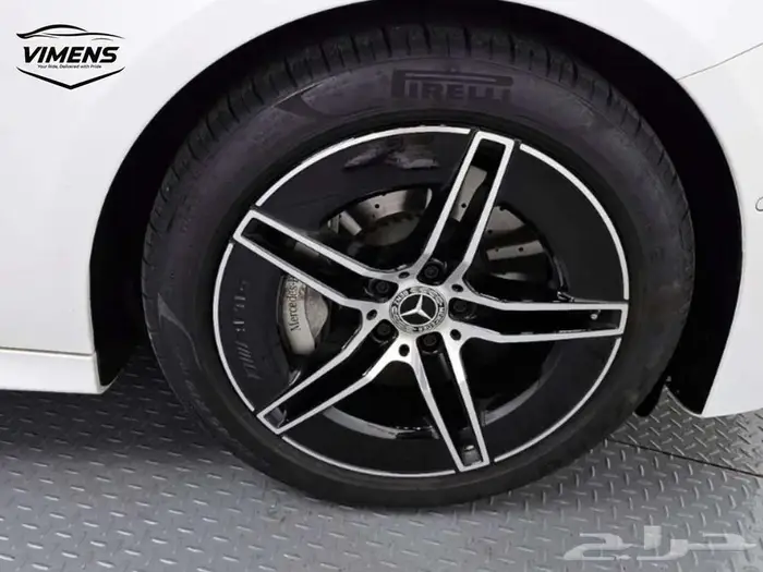 Mercedes-Benz E300 4MATIC AMG Line 2025 6
