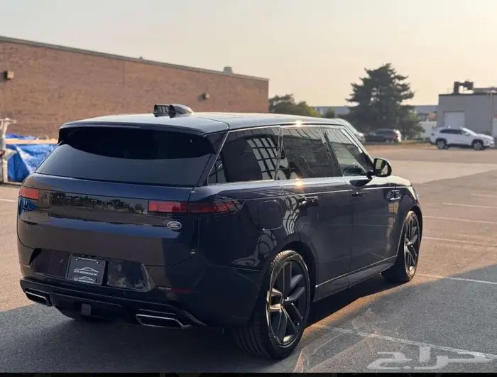 2023 رنج سبورت P400 داينمك ب 295 3