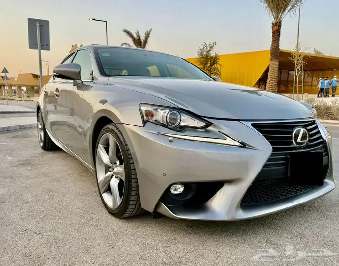 لكزس IS 350 CC 2015 فل كامل سعودي - ممشى 157 الف - نظيف جدا 2