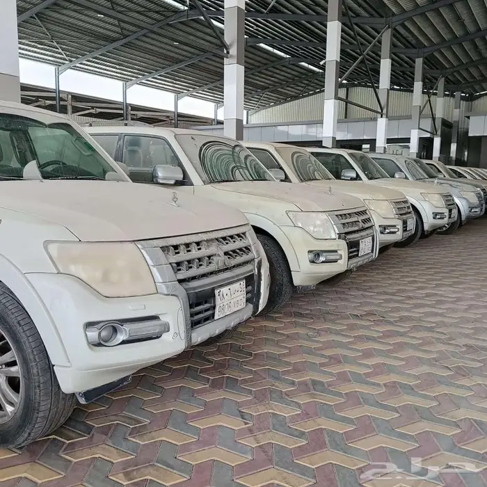 متوفر دفعه من سيارات متسوبيشي باجيرو باسعار مناسية 0