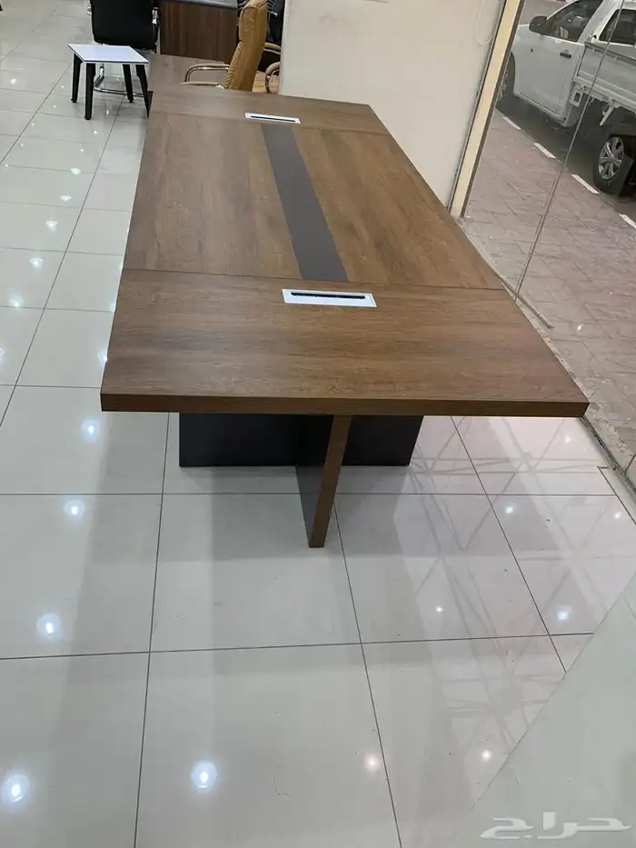 طاولات اجتماعات مجلس في موجود 28