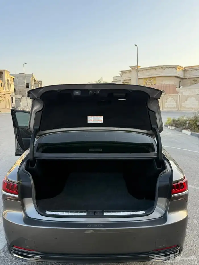 لكزس Ls500 بحالة ممتازه 2019 12