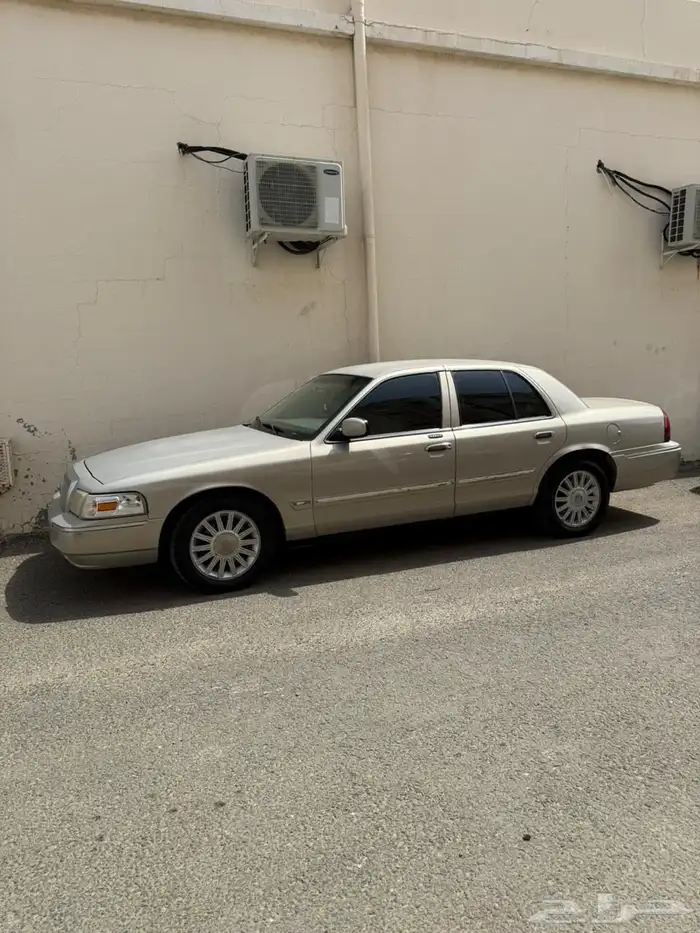 فورد جراند ماركيز 2010 3