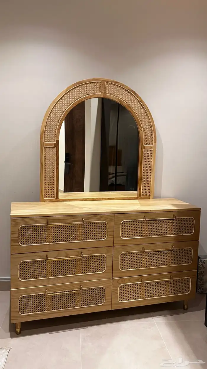 سرير وتسريحه وكمدينه 1