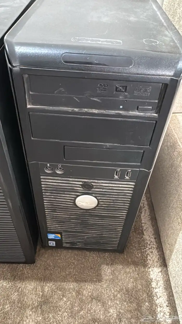 للبيع جهازين كمبيوتر و 2 شاشة عرض 5