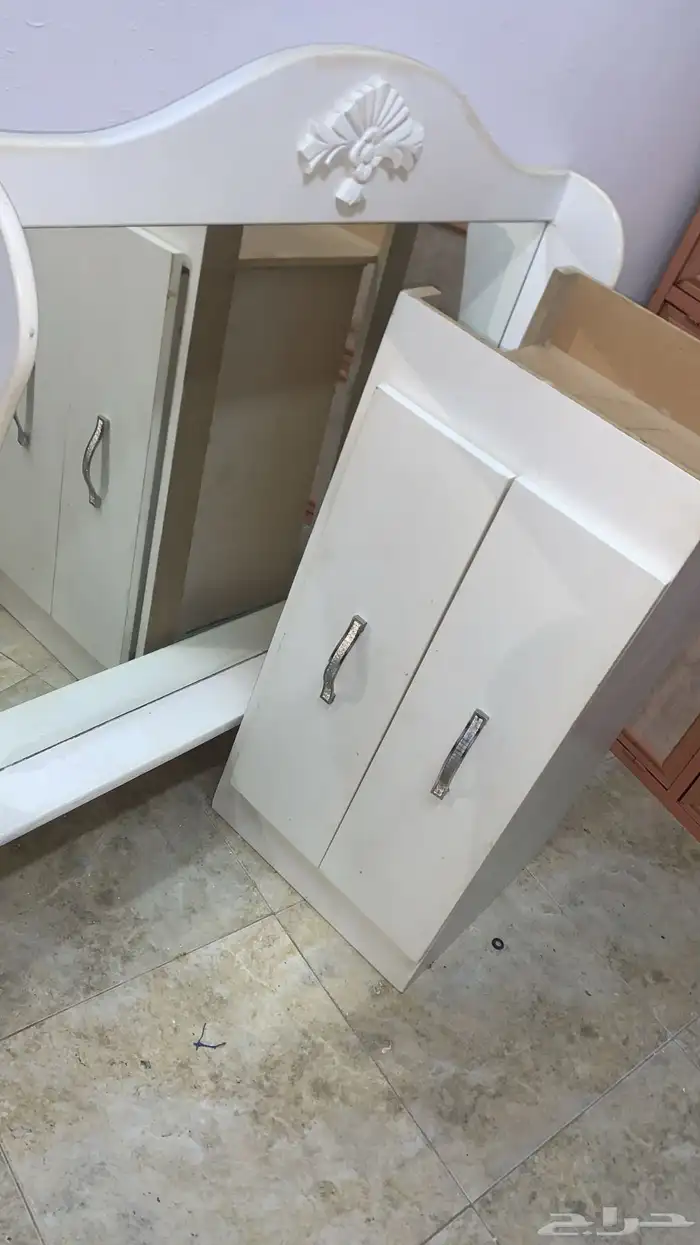 غرفه نوم للبيع كامل بجميع أغراضها وسرير ثاني للبيع 3