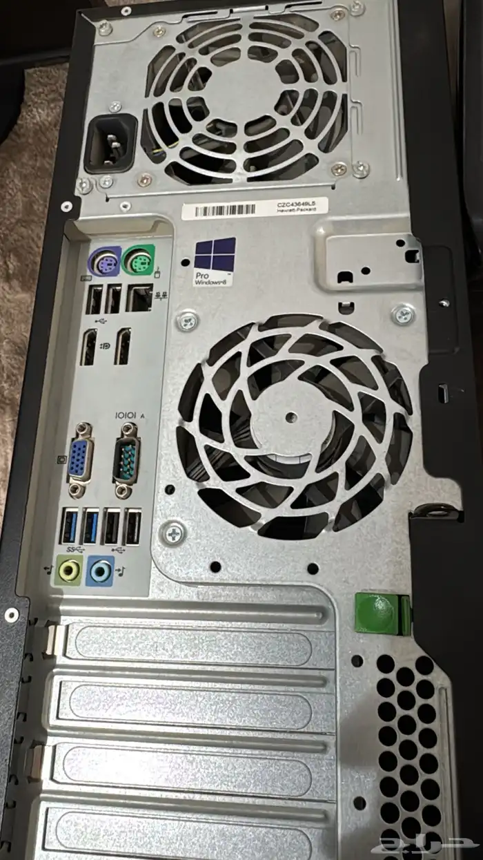 للبيع جهازين كمبيوتر و 2 شاشة عرض 0