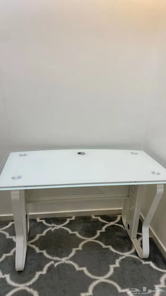 طاولة مكتب 1