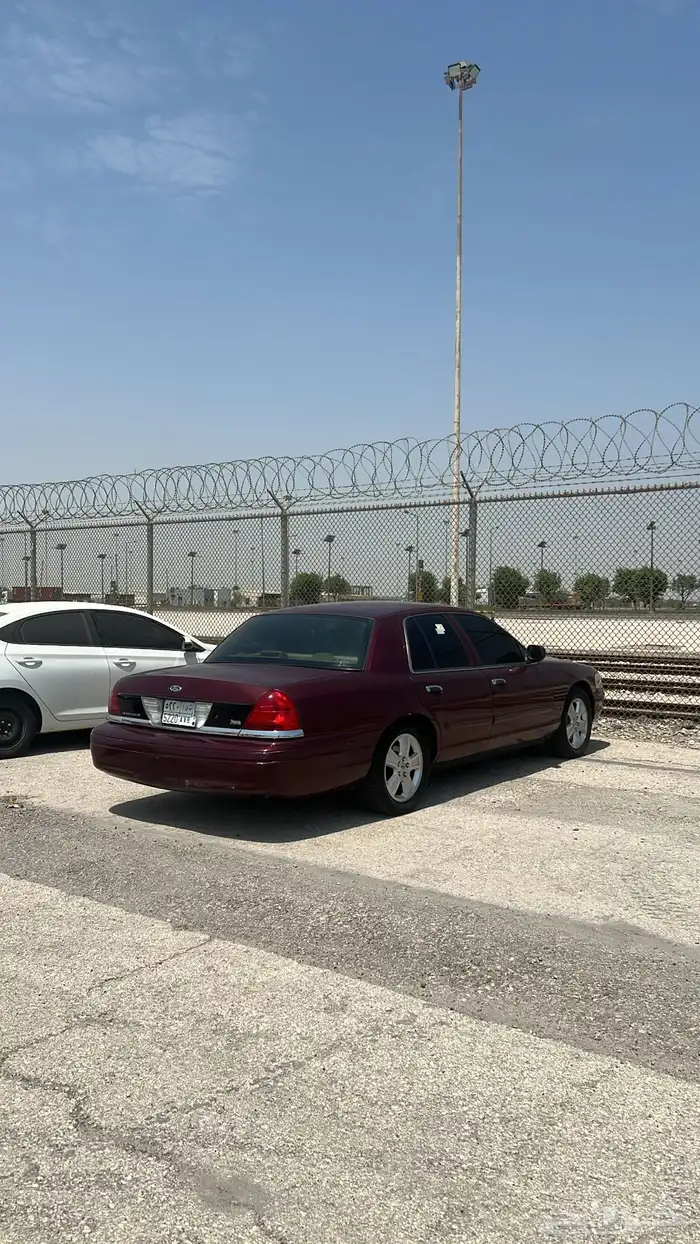 فورد كراون فكتوريا 2011 3