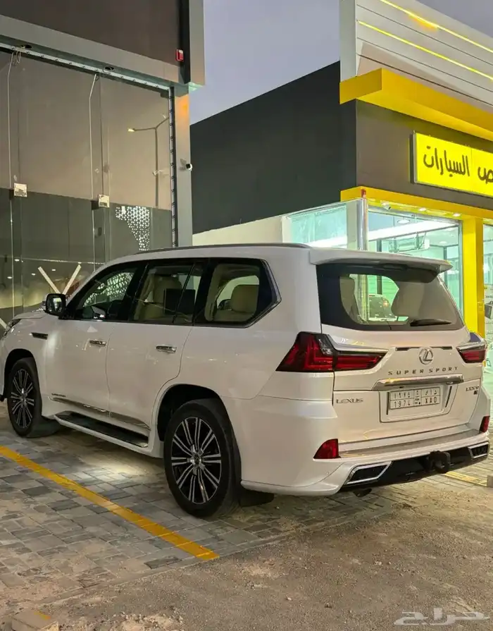 لكزس LX570 2021 0