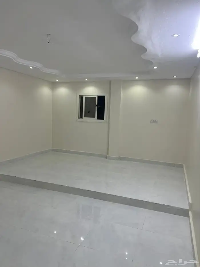عمارة 3 ادوار للايجار   شقة للايجار العزيزية الدفاع 3