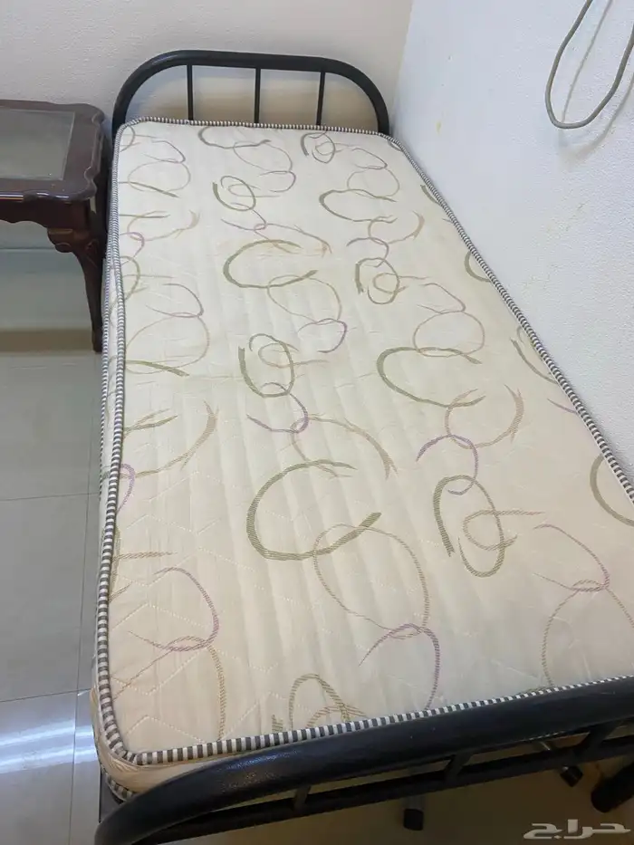 سرير جديد قوي شبه جديد لم يستخدم وطاله تلفزيون 0