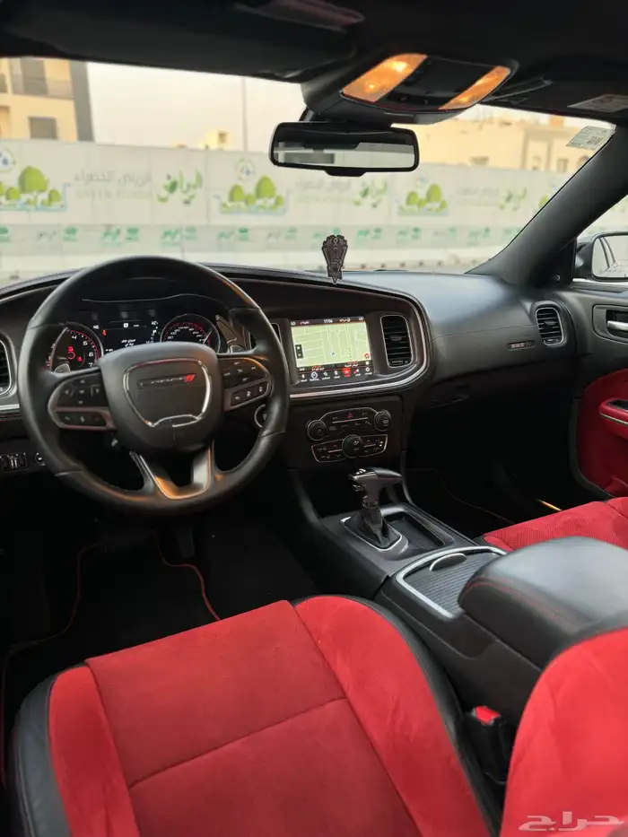 دودج تشارجر سكات باك مديل 2022 اسود داخل احمر 16