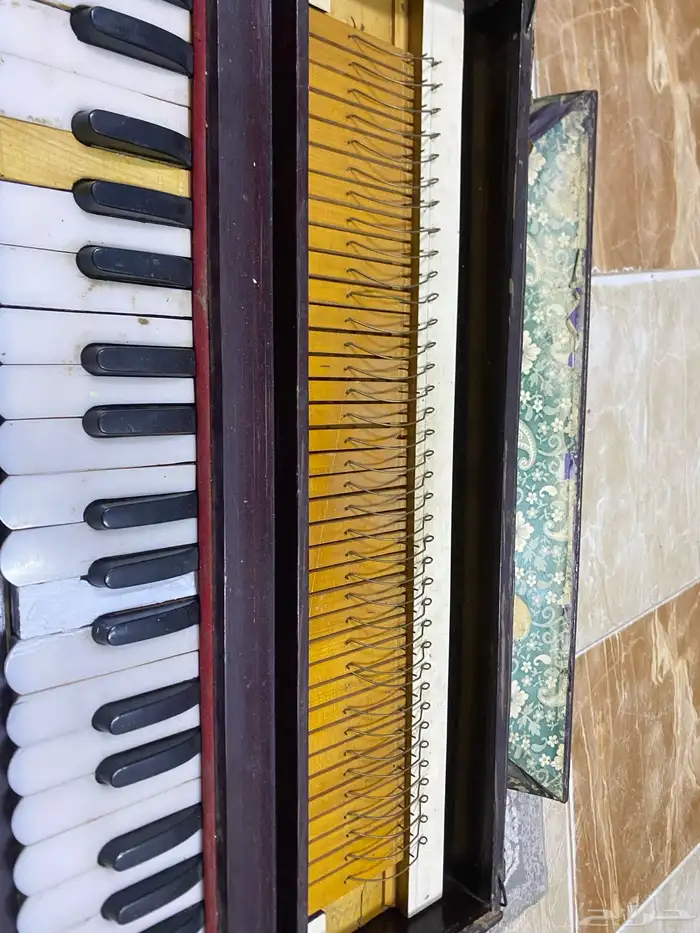 بيانو أنتيك قديم يعمل بي آتم حاله 1