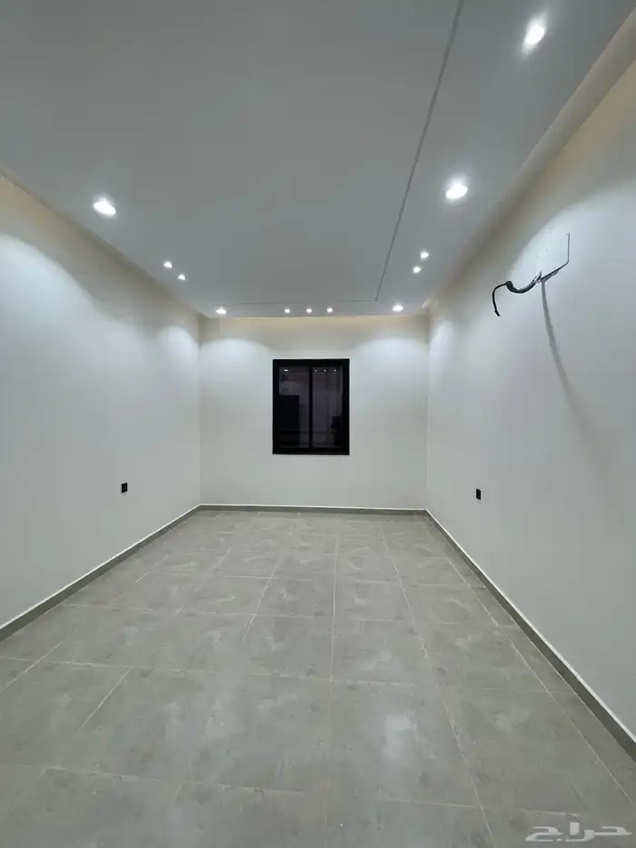 للبيع شقق علويه بسعر 530 الف بسطح خاص ومصعد شغال حى الضيافه 11