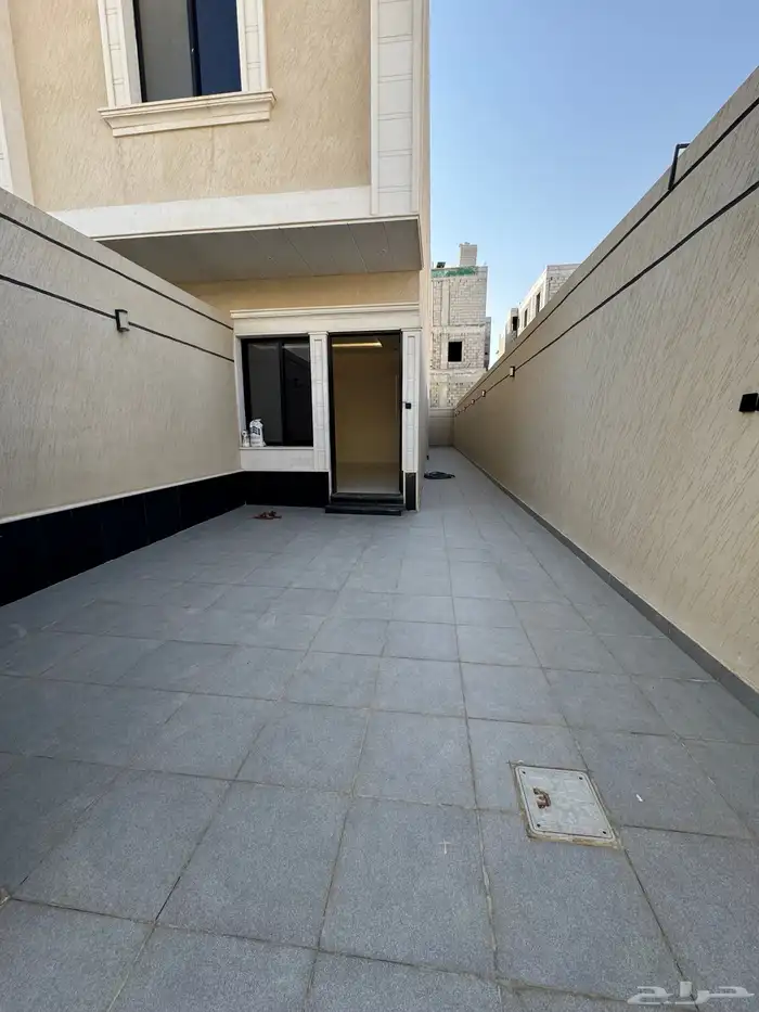 للبيع دور ارضي حي الجنادريه 0