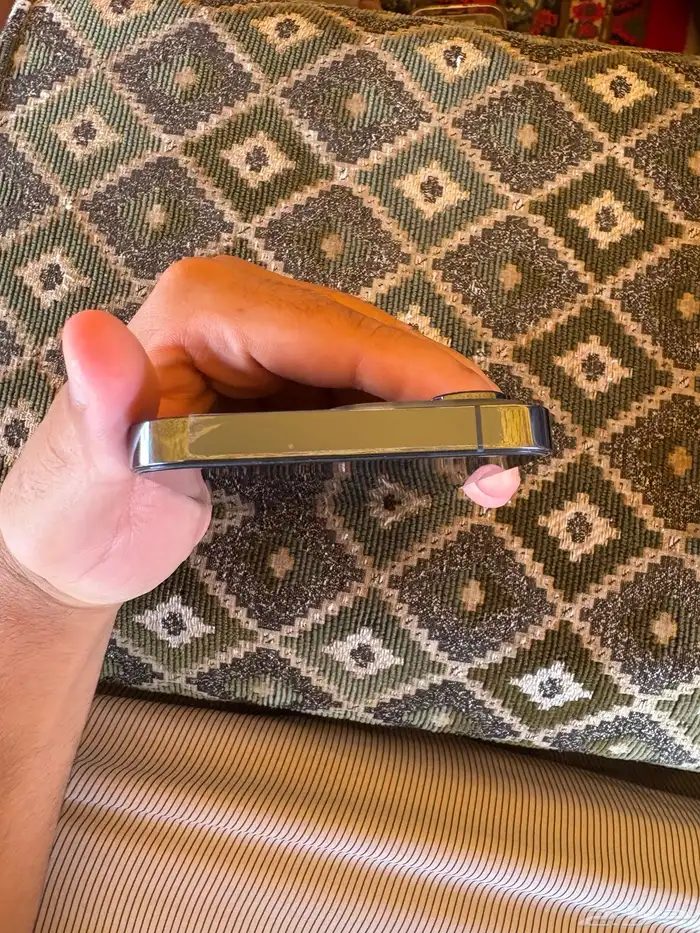 للبيع آيفون 13 برو 4