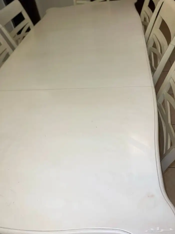 طاولة طعام مع سفره 7