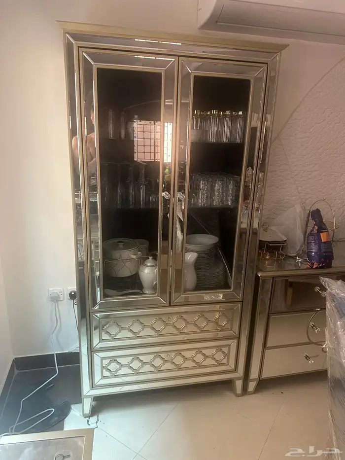 set of mirror furnitures 8