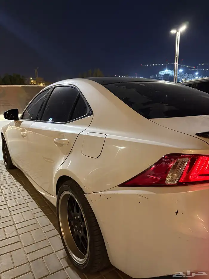 للبيع لكزس IS 350 موديل 2015 3