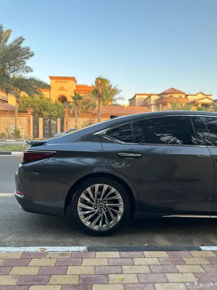 لكزس ES350 2022 بحاله الوكاله 6