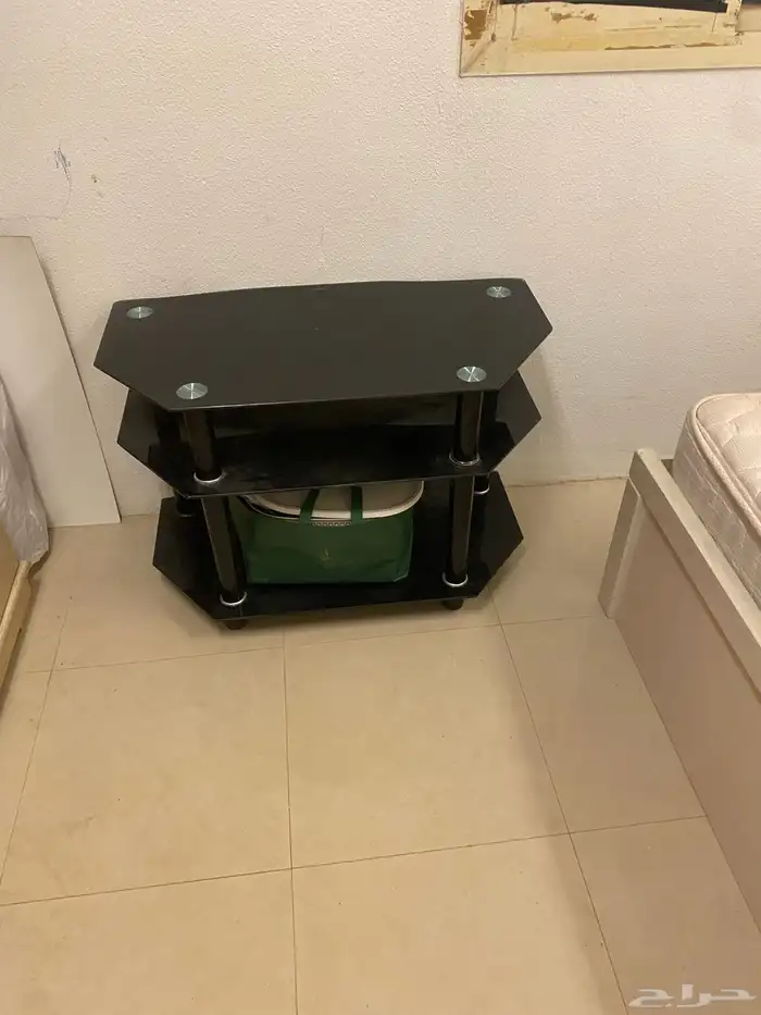 سرير جديد قوي شبه جديد لم يستخدم وطاله تلفزيون 2
