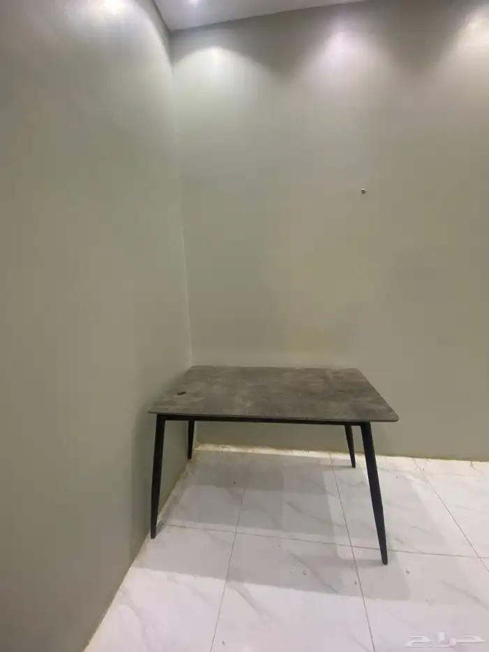 طاولة طعام التواصل واتس فقط 0