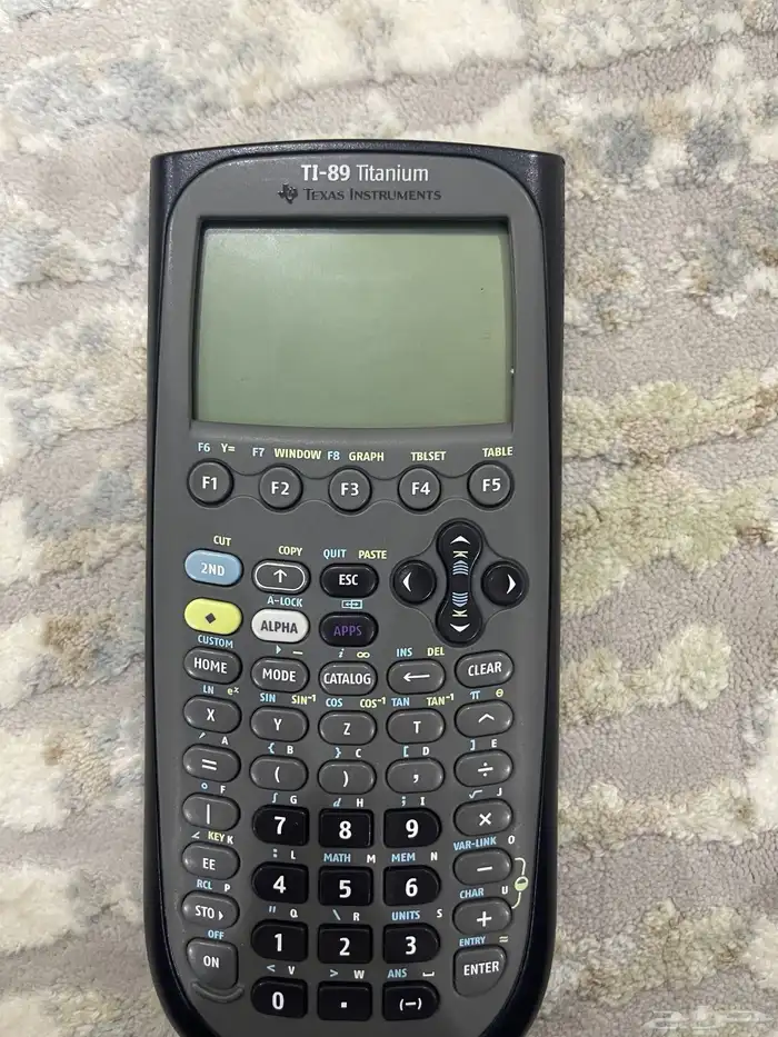 حاسبة TI-89 titanium للبيع 1