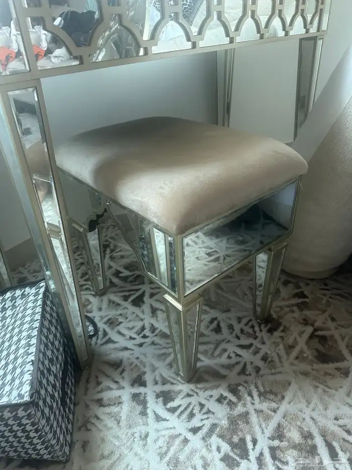 set of mirror furnitures 5