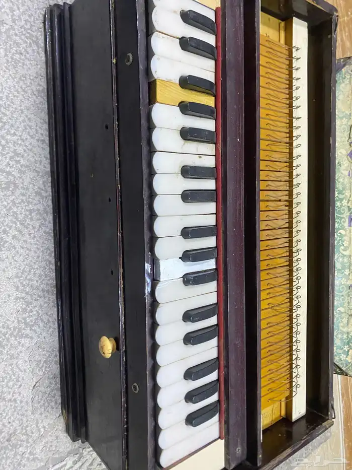 بيانو أنتيك قديم يعمل بي آتم حاله 2