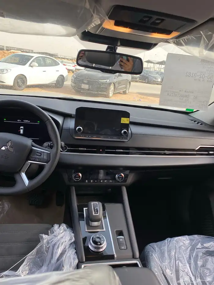 ميتسوبيشي اوتلاندر نص فل 2025 7