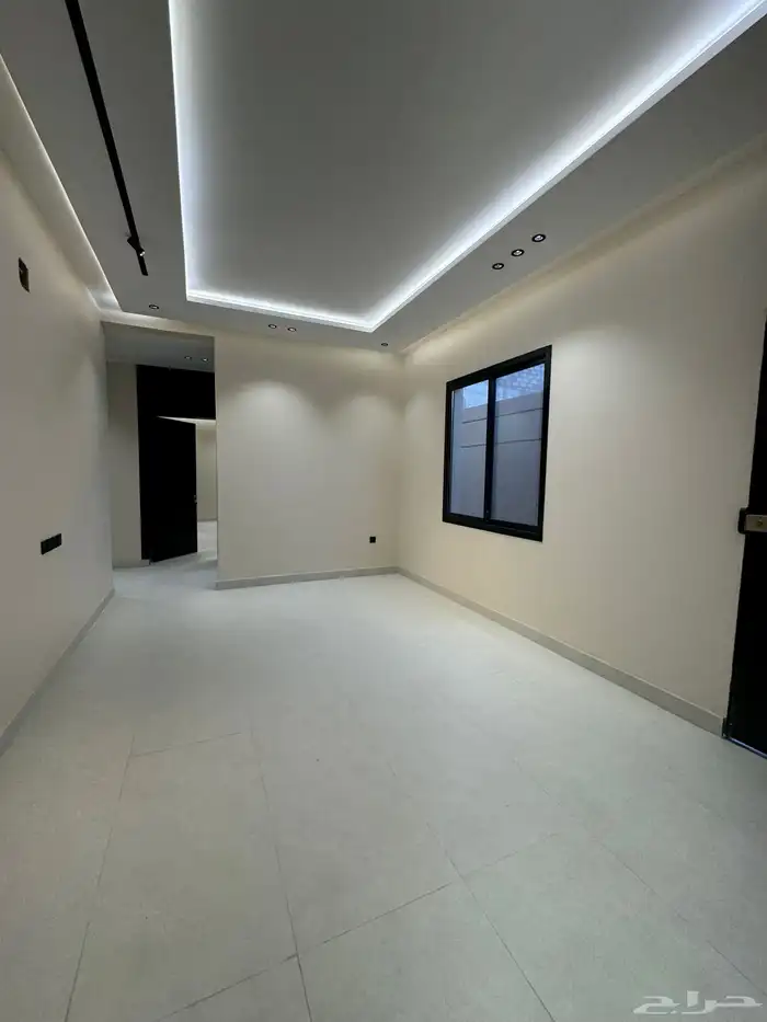 للبيع دور ارضي حي الجنادريه 3
