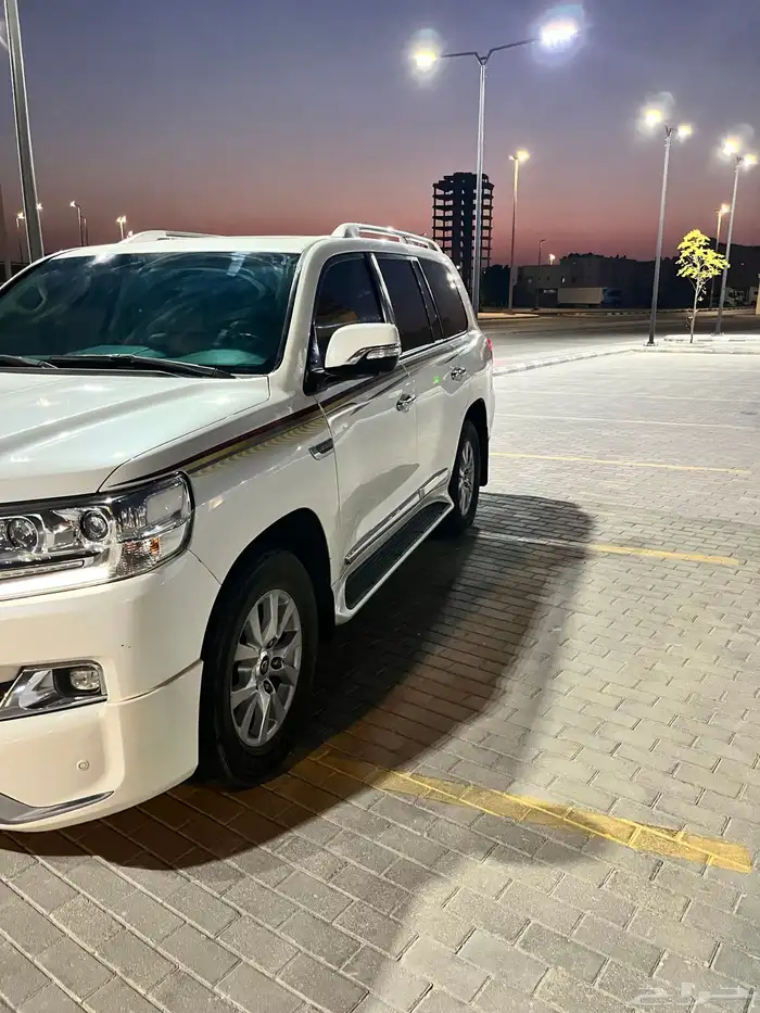 لاند كروزر V8 GXR 2017 نظيف 9