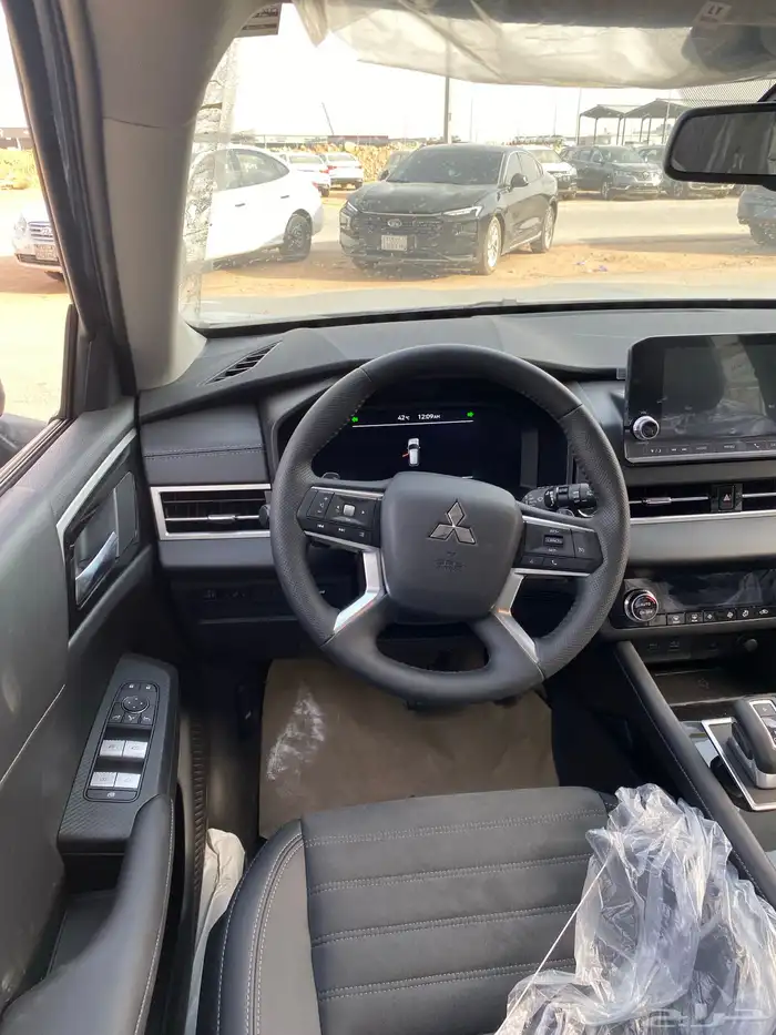 ميتسوبيشي اوتلاندر نص فل 2025 8