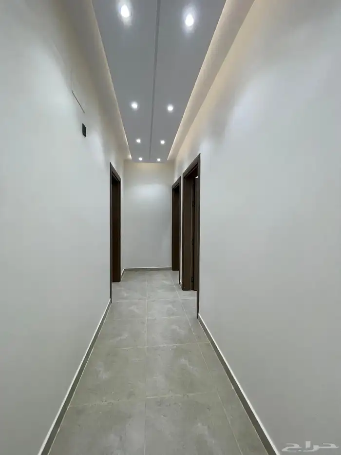 للبيع شقق علويه بسعر 530 الف بسطح خاص ومصعد شغال حى الضيافه 18