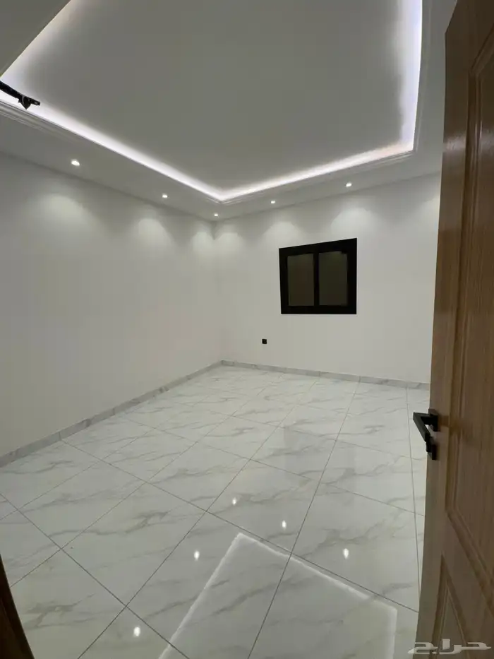 شقه 5 غرف حي المروة بالقرب من المطار وشارع حراء 3