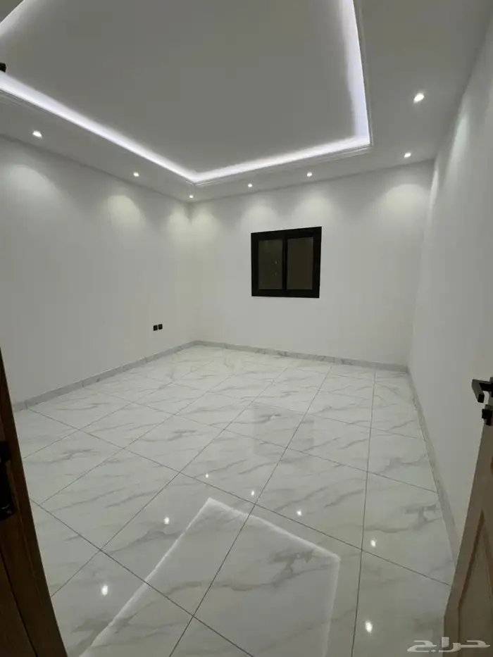 شقه 5 غرف حي المروة بالقرب من المطار وشارع حراء 0