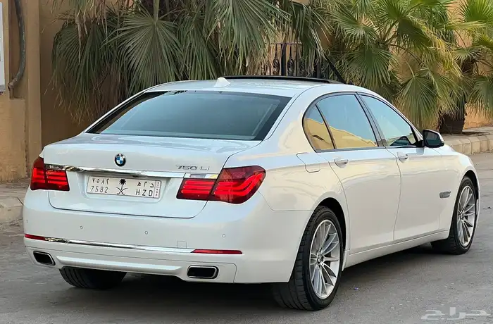 بي ام دبليو 750Li 2014 (بحالة ممتازة) 4