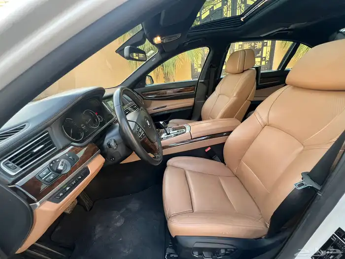 بي ام دبليو 750Li 2014 (بحالة ممتازة) 10