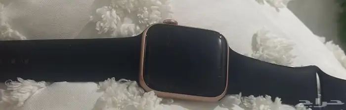 ساعه ابل مقاس 44 0