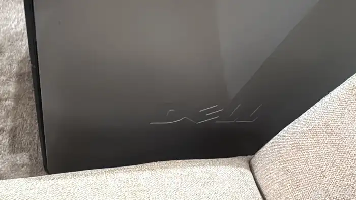 للبيع جهازين كمبيوتر و 2 شاشة عرض 2