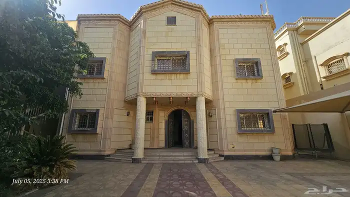 للبيع فيلا فاخرة مع دور اضافي مستقل في أبها حي المروج 2