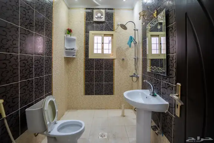 عمارة تحتوي على فيلا   3 شقق 26