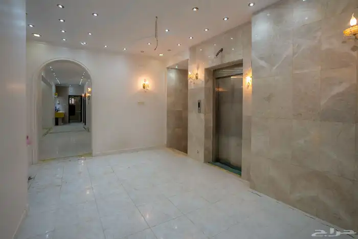 عمارة تحتوي على فيلا   3 شقق 20