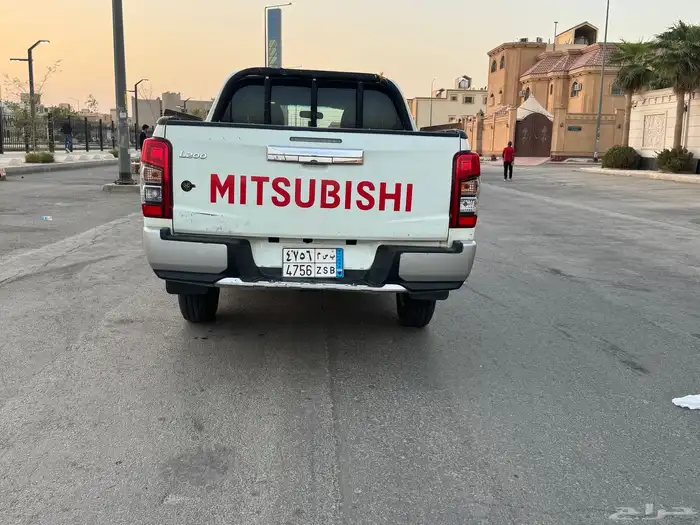 ميتسوبيشي L200 2022 فل كامل ابيض 4