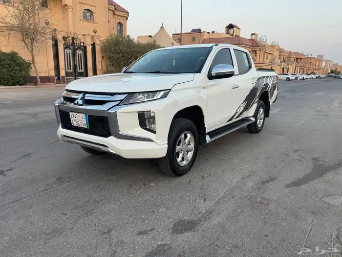 ميتسوبيشي L200 2022 فل كامل ابيض 1