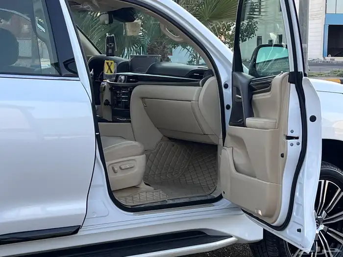 جيب لكزسLX570 2021 سعودي فل كامل 12