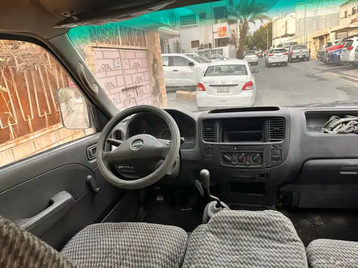 نيسان اروفان ركاب 4