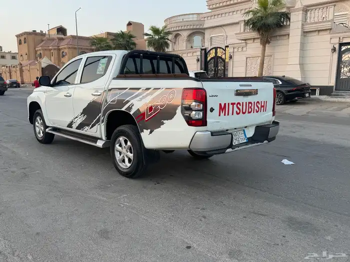 ميتسوبيشي L200 2022 فل كامل ابيض 3